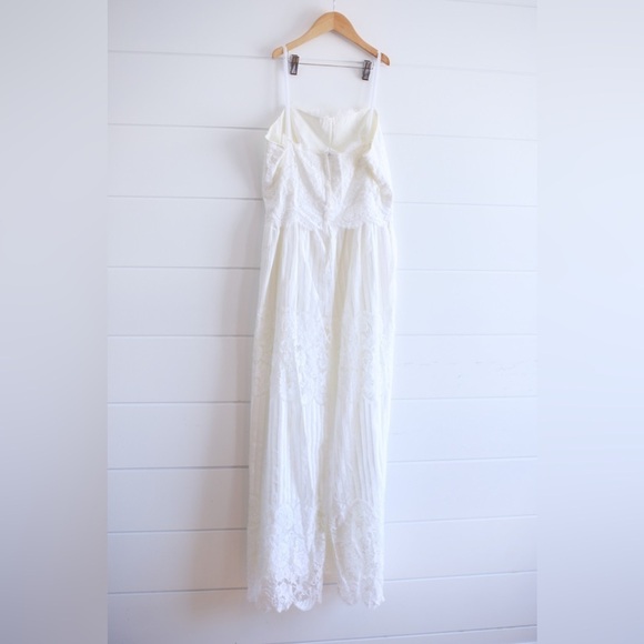 Special Occasion Dress - Full Length Lace - Handmade - White - Size Medium - Picture 10 of 16